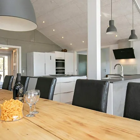 14 Person In L S Holiday home